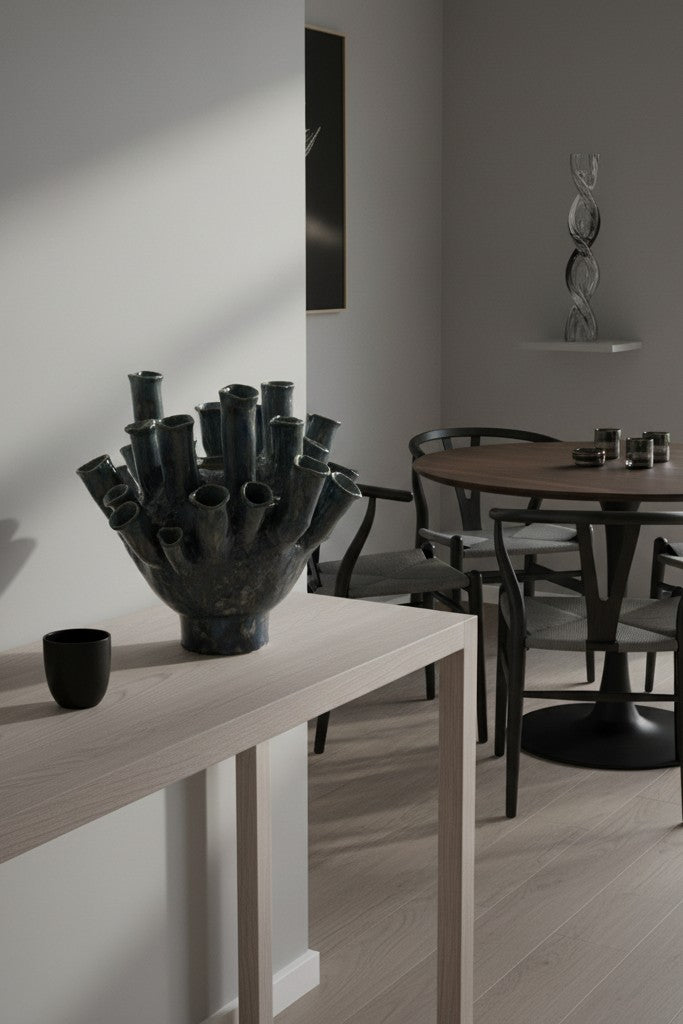 Koralvase i stentøj