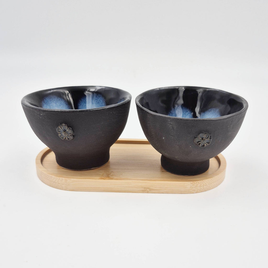 Hand-built bowl on bamboo tray (Ø14 cm)